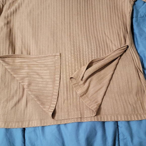 NWOT Ribbed Top - Picture 3 of 8